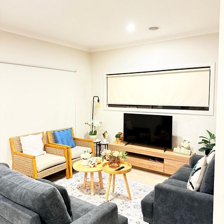 Melbourne Holiday House For 15 Peoples In Sanctuary Lake Point Cook Exteriér fotografie